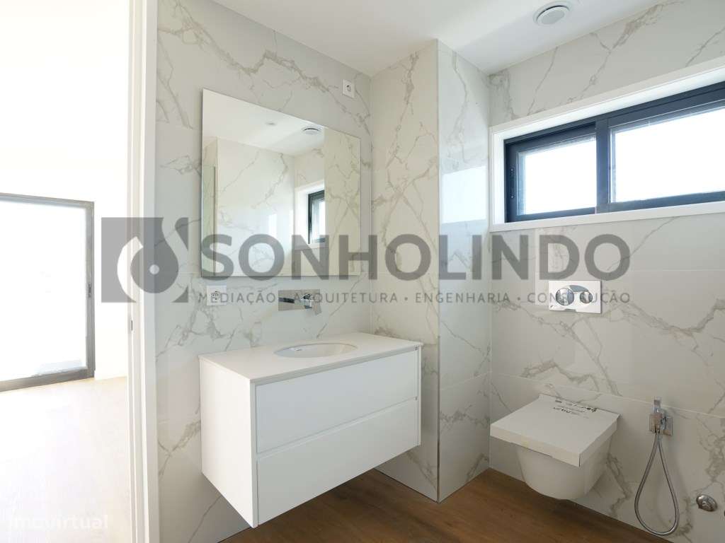 Moradia T3 Nova com escritório, no centro da cidade em fase final d...-17