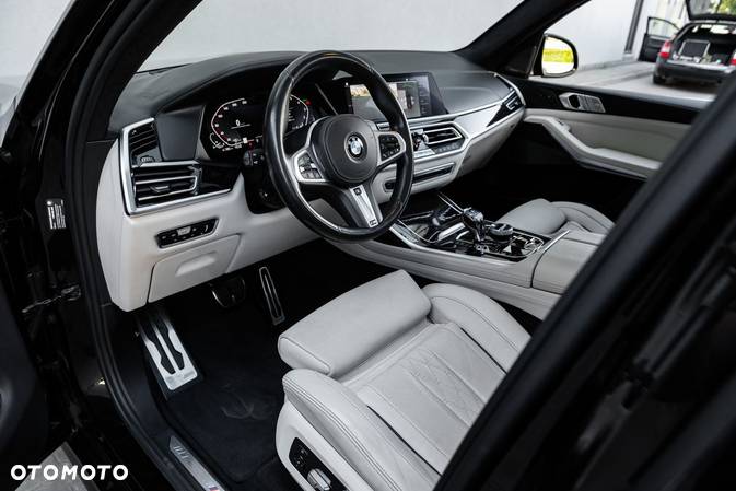 BMW X7 M50i sport - 10