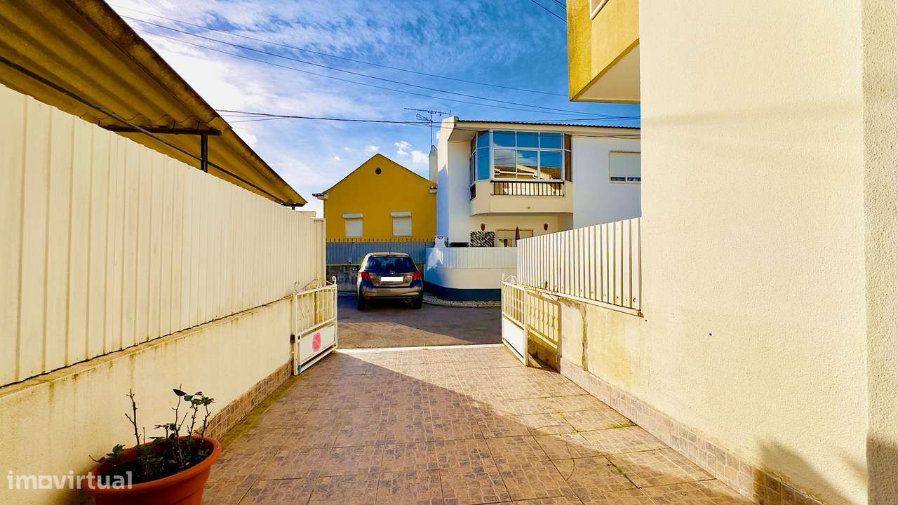Andar de Moradia T2 | 70 m² | Varanda | Garagem | Porto Salvo-16