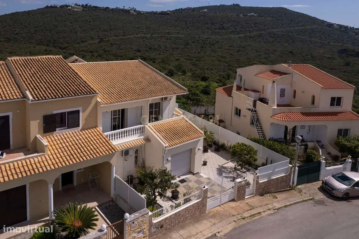 Moradia T3 com piscina e amplo espaço exterior-42