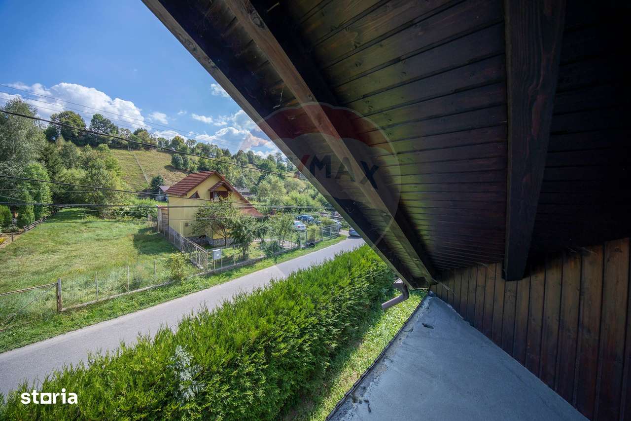 Casă / Vilă cu 8 camere / 7 bai de vânzare, Moieciu de Jos - Imagine principală: 4/20