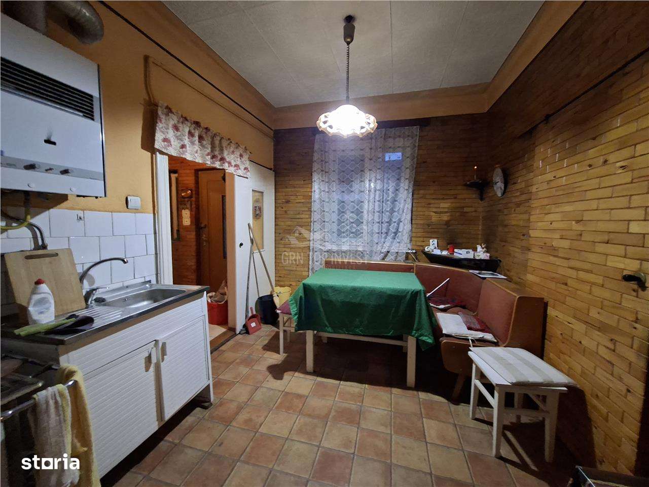 Casa 4 camere pivnita curte individuala Zona Lazaret-9