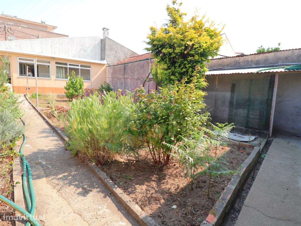 EXCELENTE MORADIA TERREA COM TERRENO E ANEXOS ARCOZELO - Grande imagem: 5/28