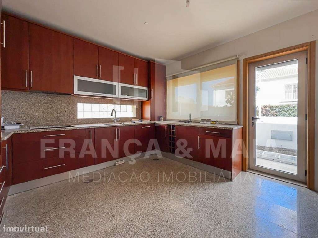 Moradia T3 Renovada com Áreas Excepcionais e Potencial até T5 em Pe...-11