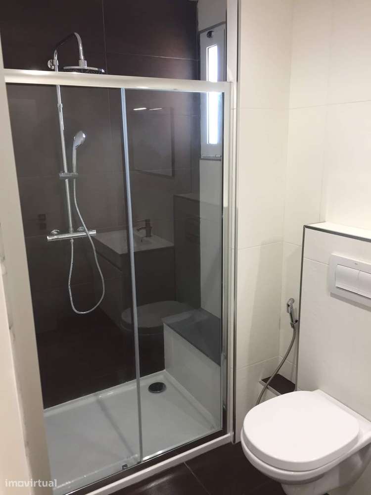 Moradia independente transformada em 2 T3 - Grande imagem: 5/11