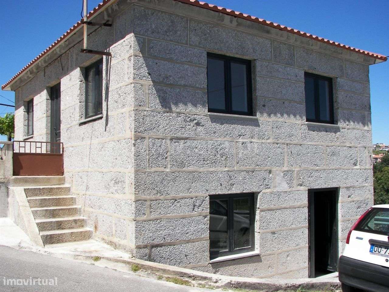 Moradia em pedra bi-familiar em Antime - Grande imagem: 4/12
