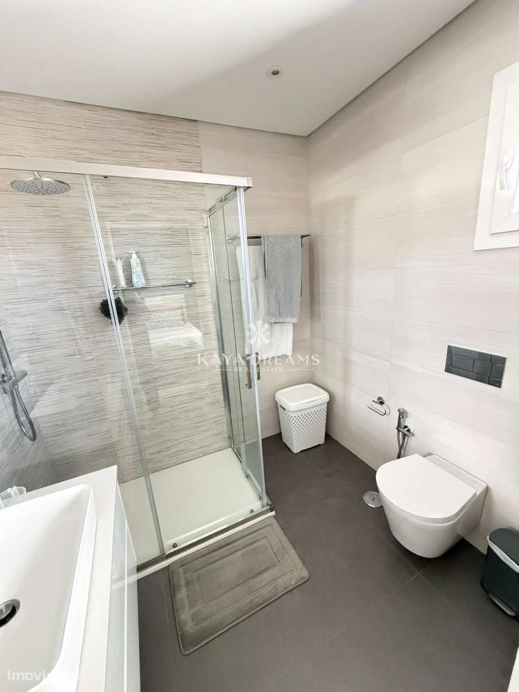 Moradia T5 Semi-Nova em Famões, Odivelas a 5 mint do Strada Outlet-14