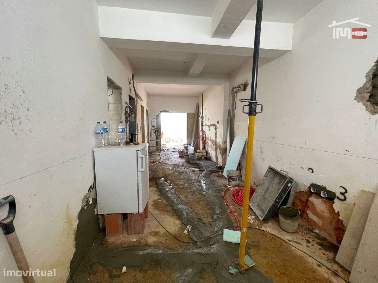 T3 Totalmente Remodelado com Suite e Varanda no Alto do Seixalinho-9