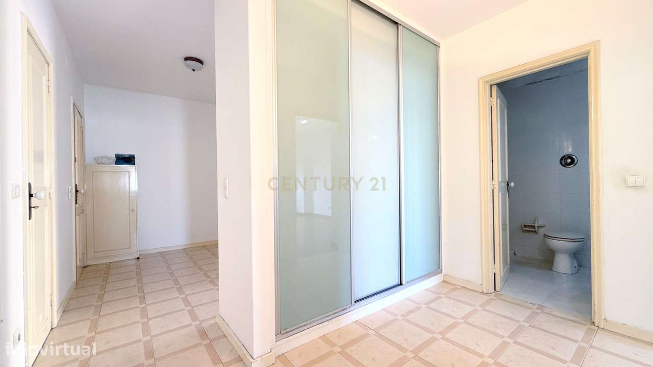 Excelente T1 com Terraço de 68 m² e Lugar de Garagem-16