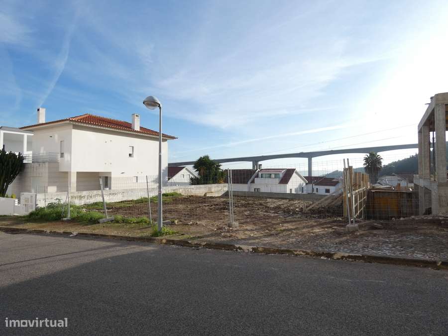 Moradia T3 isolada com jardim e garagem em Loures - Grande imagem: 4/20