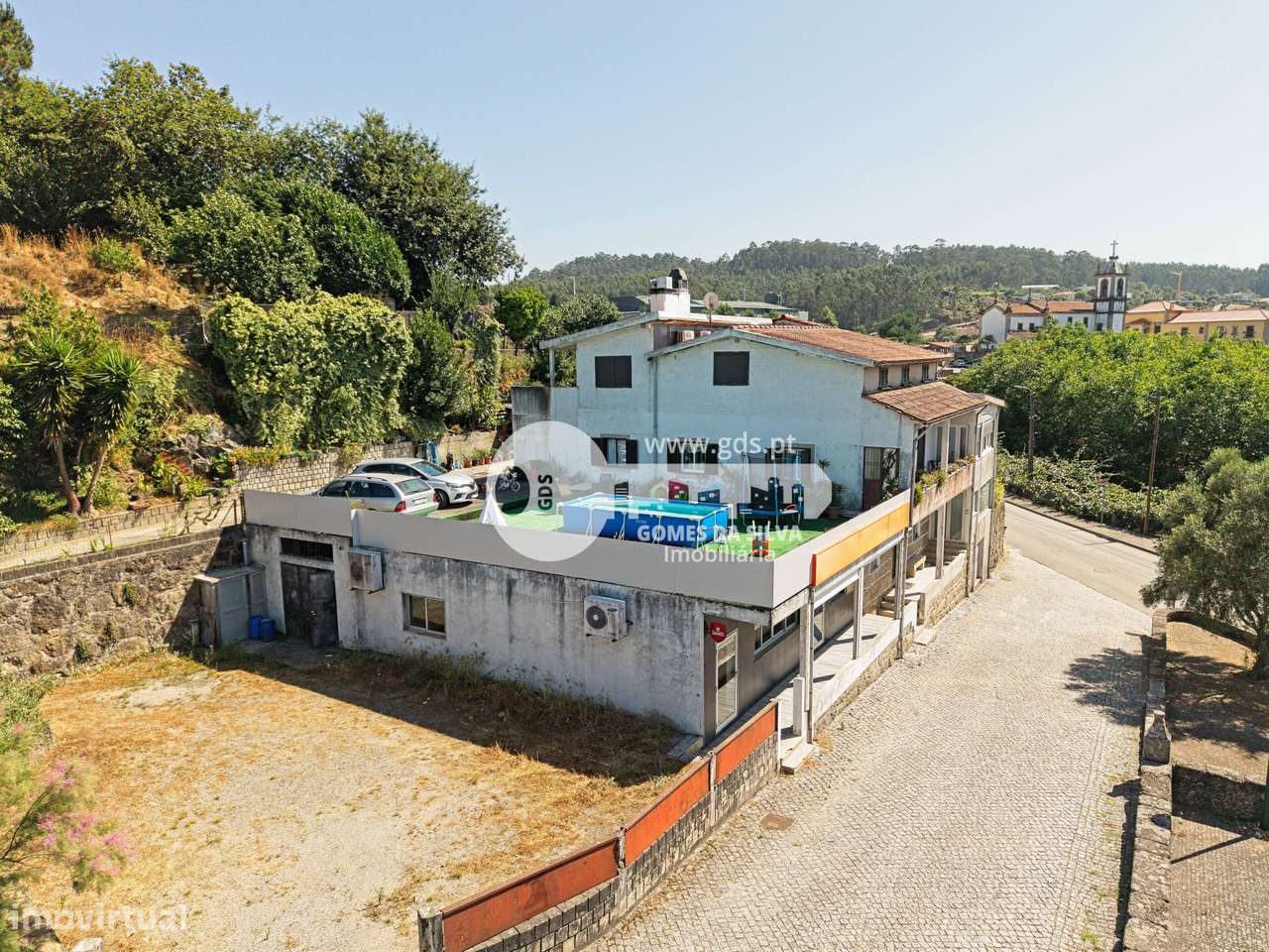 Moradia T3+1 com Espaços Comerciais – Ideal para Viver e Investir-55