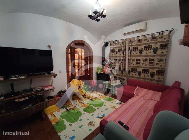 Moradia T3 no centro da Vila de Redondo-5