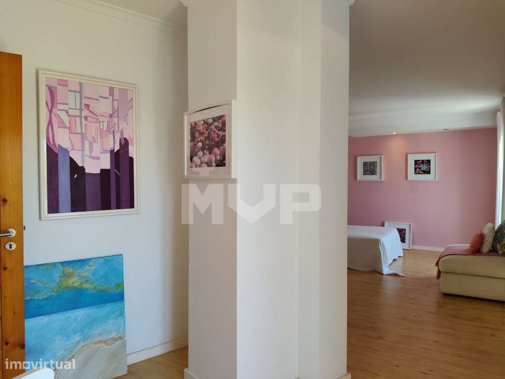 Moradia V3+1 com jardim em zona tranquila de Albufeira-16
