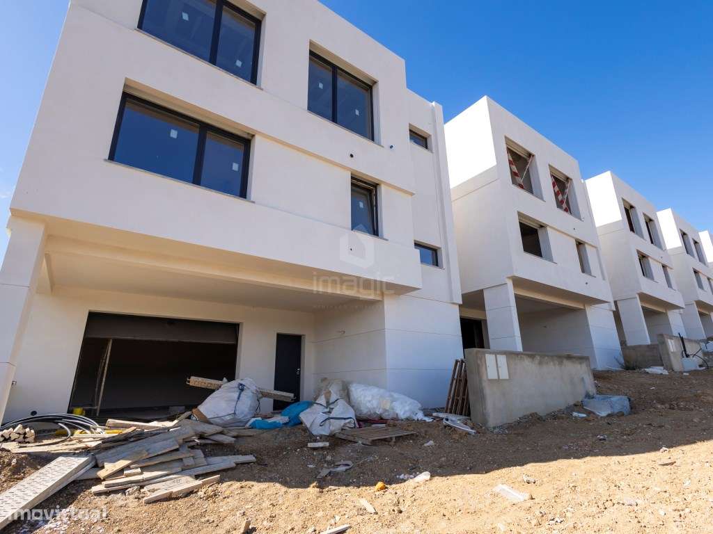 Moradia T4 nova com piscina e de Design moderno, em Mafra.-38