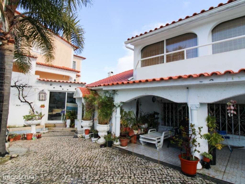 Moradia Isolada - inserida em Lote de 420m2 - Vale Cavala - Grande imagem: 2/23