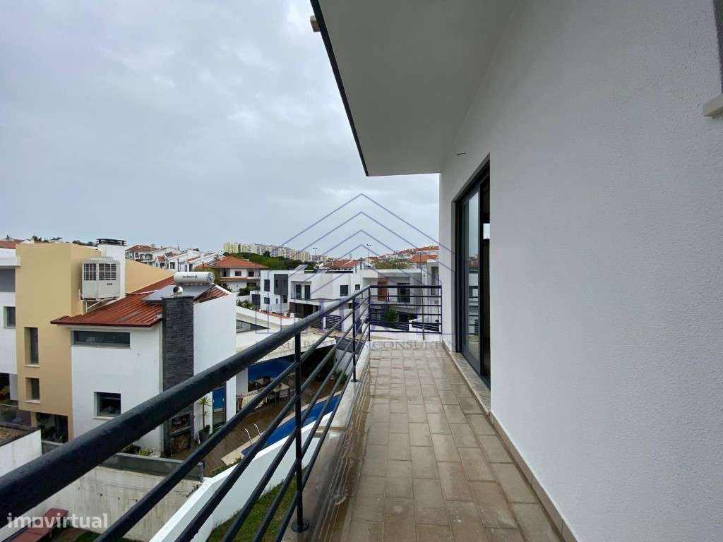 Moradia T5 Moderna e Remodelada no Feijó - Espaço, Conforto e Exclu...-37