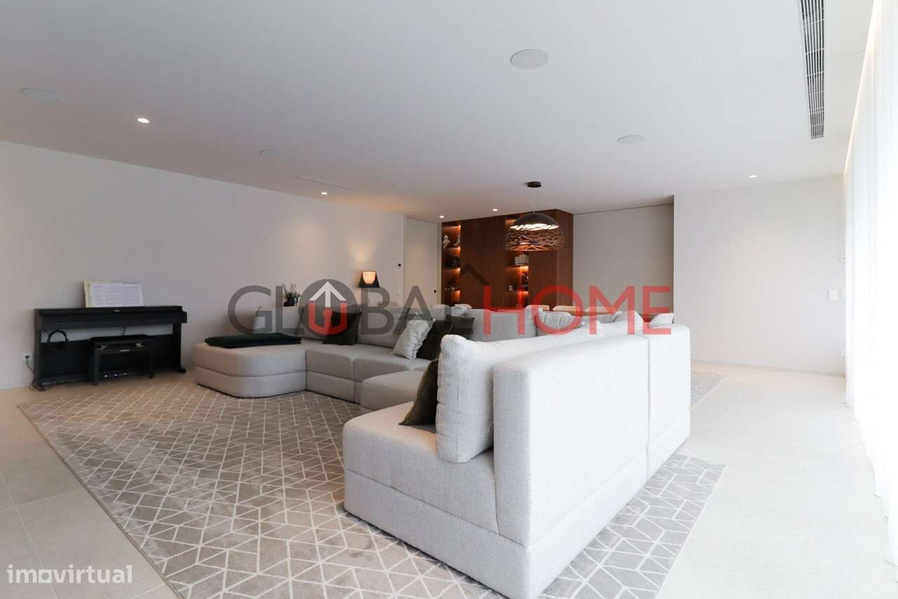 Moradia T5 com piscina na Quinta das Luzes-10