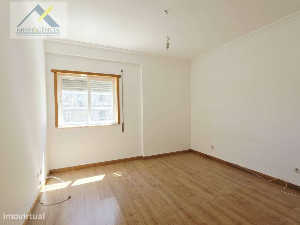 Apartamento T2 com arrecadação no Bairro Afonso Costa em Setúbal-14