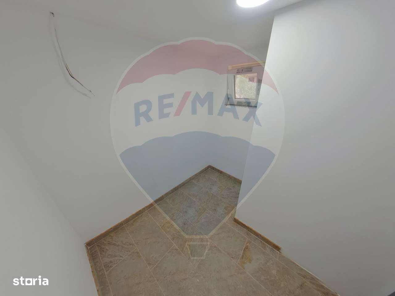 Casă / Vilă cu 3 camere de vânzare în zona Central - Imagine principală: 5/13