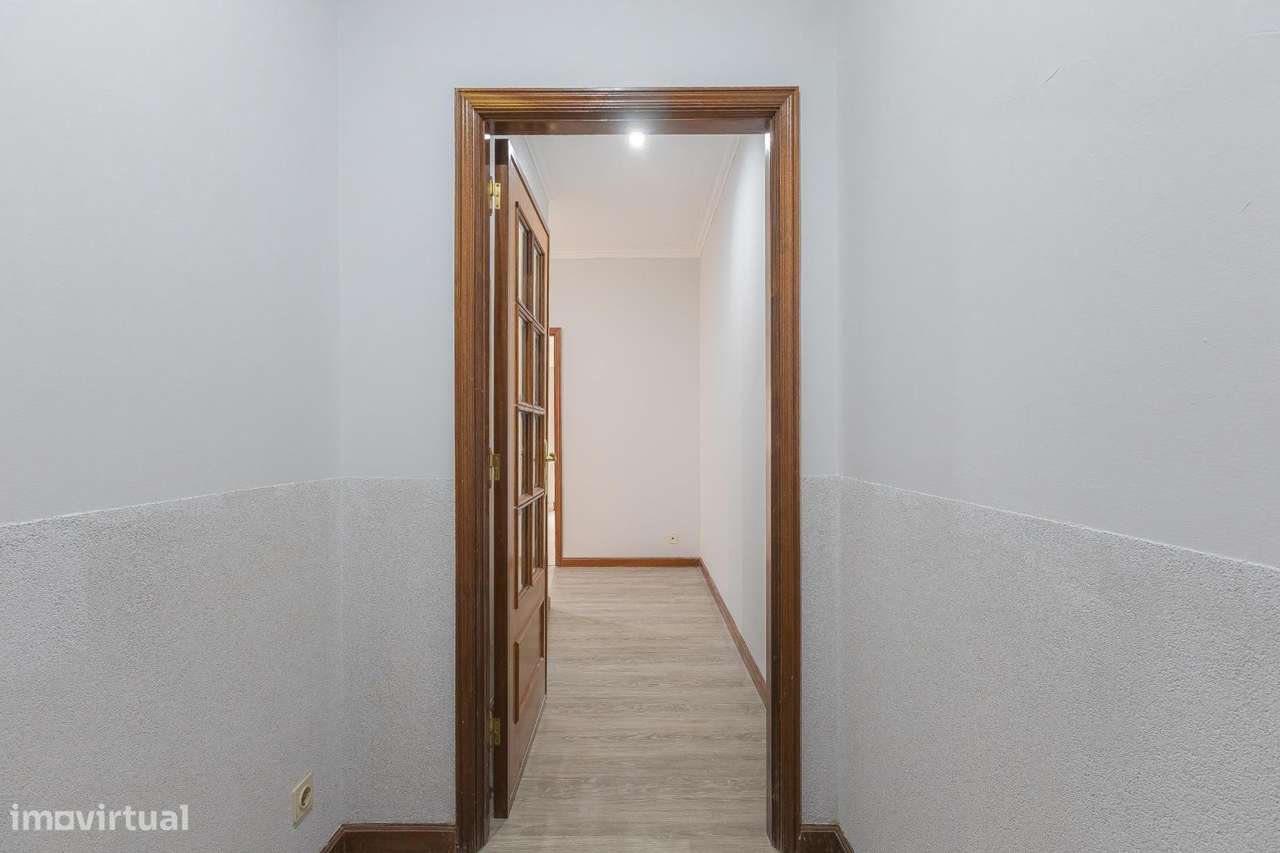 Apartamento T1 com Varanda em Canelas-19