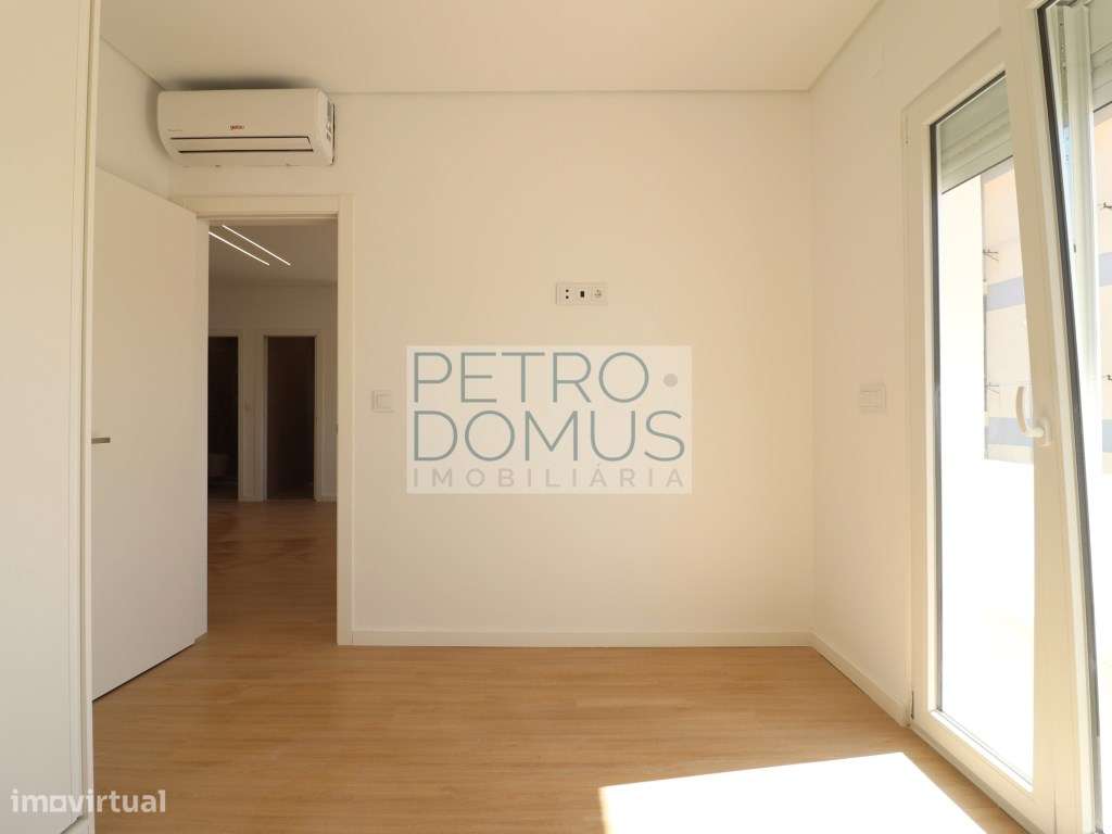 T2+1 EM PRÉDIO TOTALMENTE REMODELADO - ALMADA - VISTA CRISTO REI-16