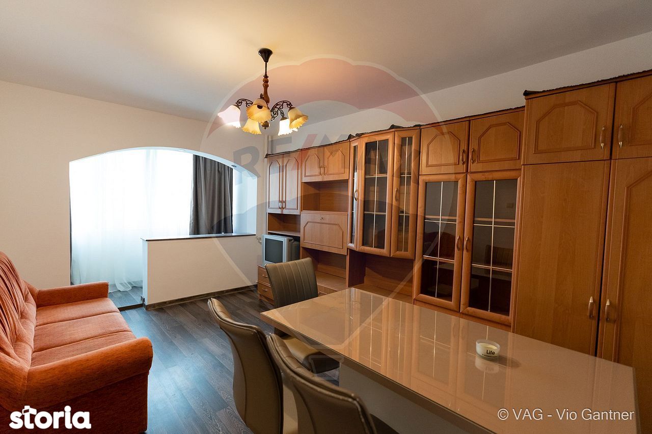 Apartament 3 camere zona Aurel Vlaicu