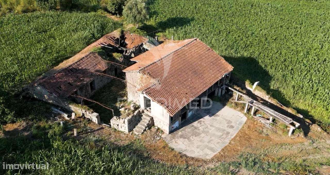 Quinta com "2 Moradias Independentes", em Oleiros, Guimarães - Grande imagem: 4/18