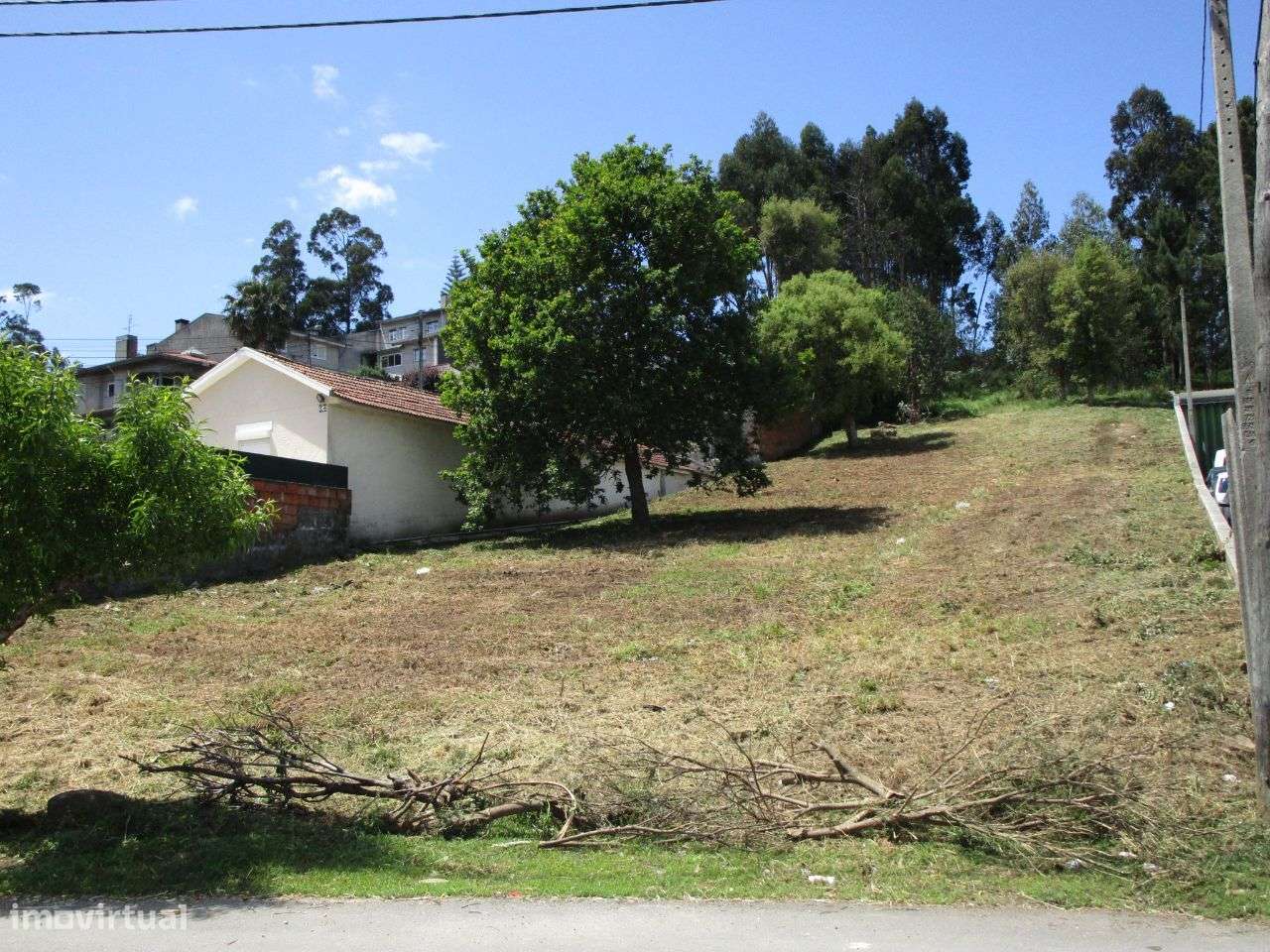 Terreno para moradia de 4 frentes ou armazém em Argoncilhe - Grande imagem: 4/5