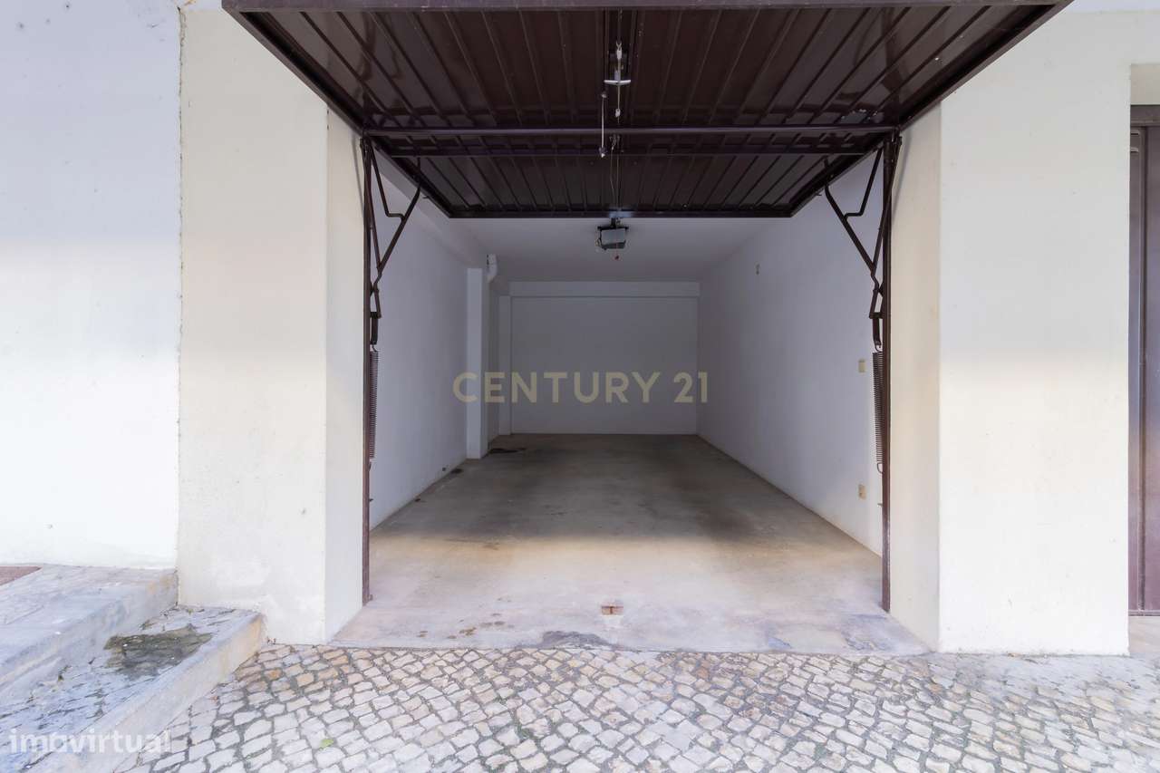 Apartamento T2 com Garagem e Sótão em Alcobaça - Excelente Oportunidad-17