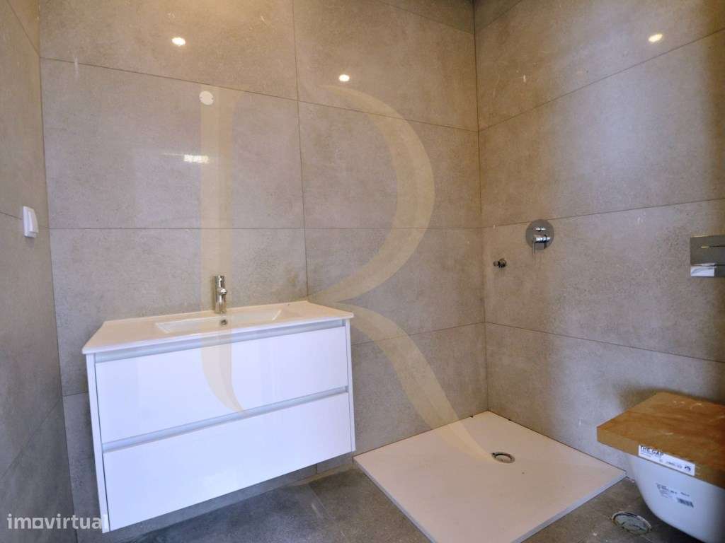 Moradia isolada nova T4+1 com piscina e garagem em Brejos de Azeitão-14