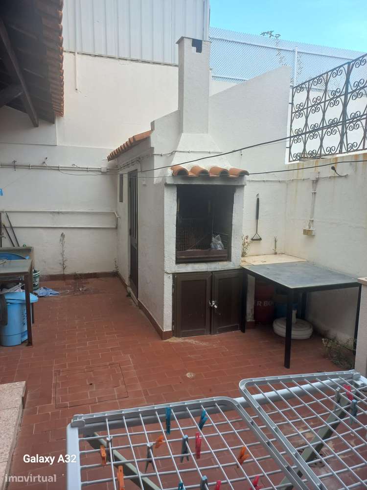 Excelente moradia centro Costa Caparica-20