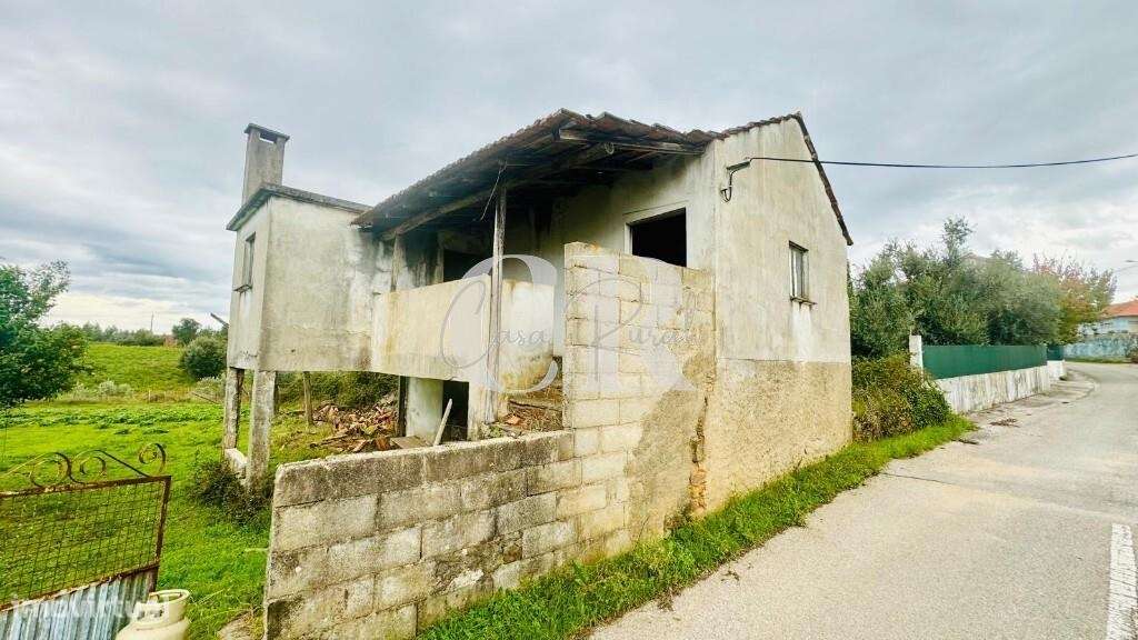 Moradia de 2 Pisos para renovar com terreno em Graça - Pedrogão Grande - Grande imagem: 3/17