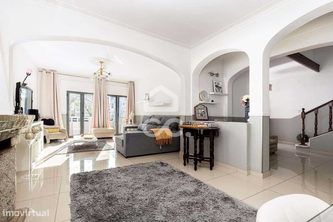 Moradia T5+1 c/ Quintal, Garagem e Excelentes Áreas | Vila Lusitano, É - Grande imagem: 3/58