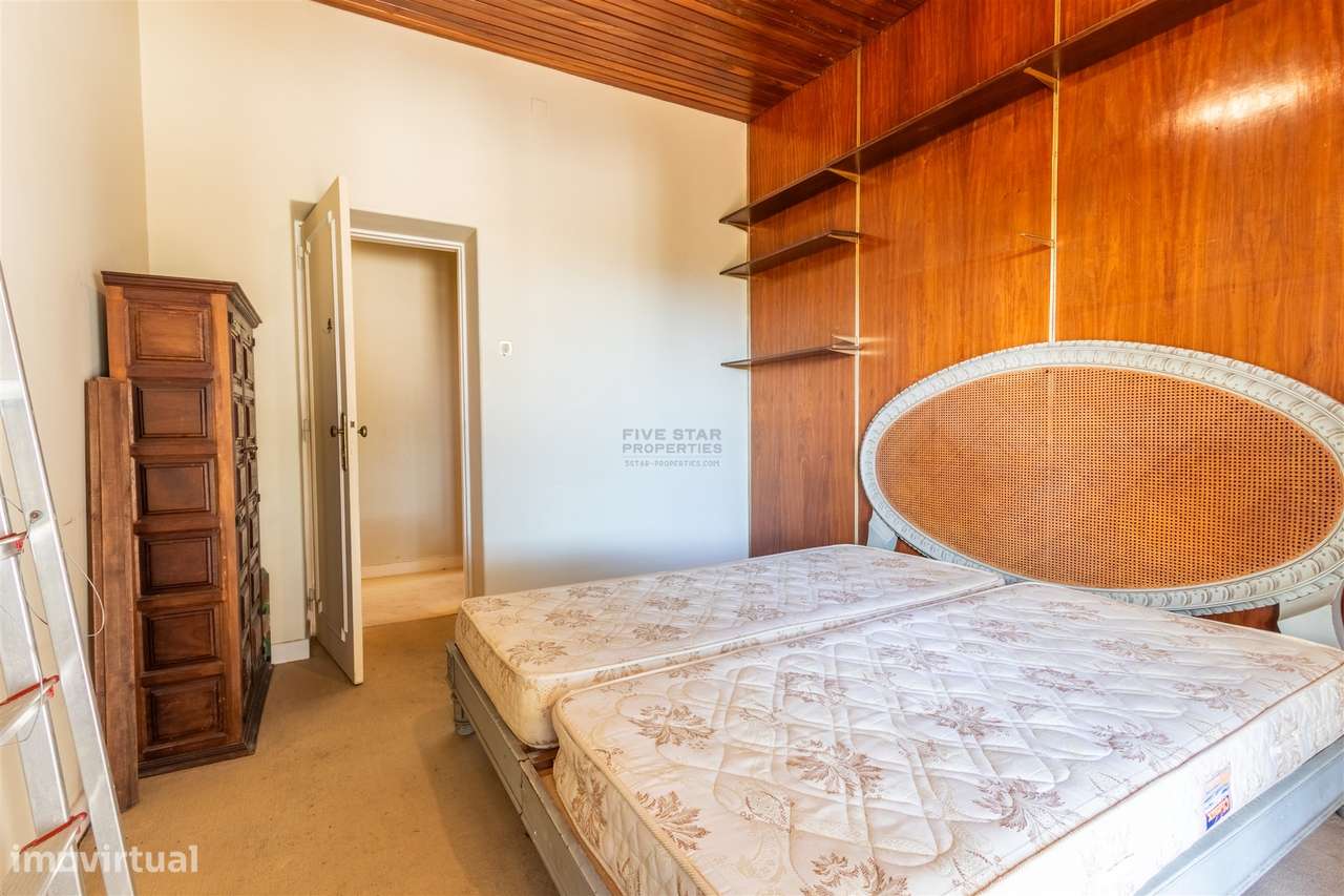 Moradia Estoril Cascais Vista Mar para renovar T6-38