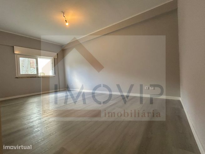 Apartamento T3 TOTALMENTE REMODELADO EM LOURES-3