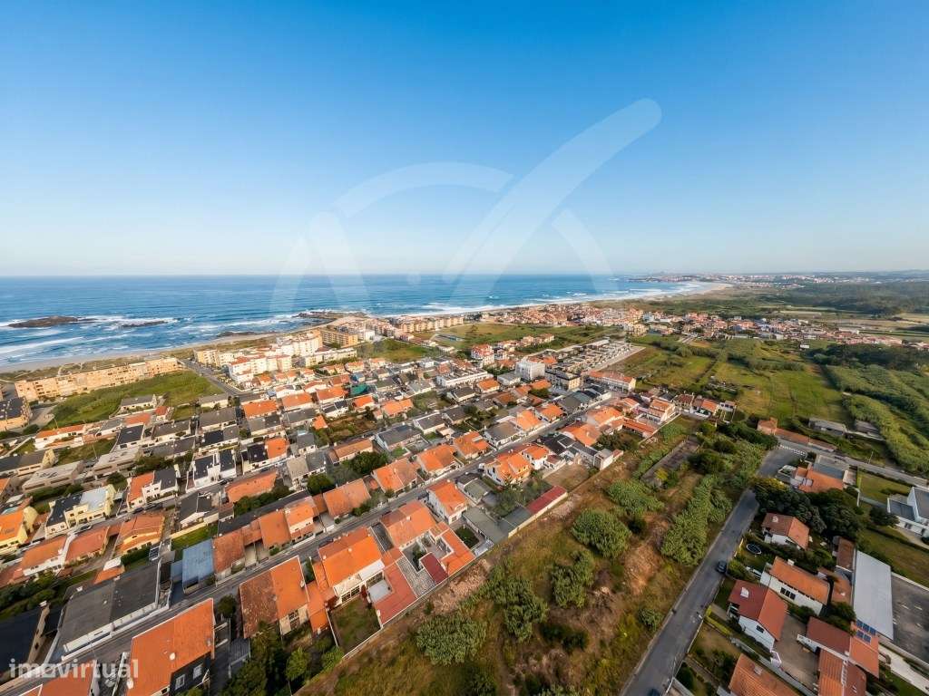 Moradia T3 com 3 frentes em Mindelo, Vila do Conde-23