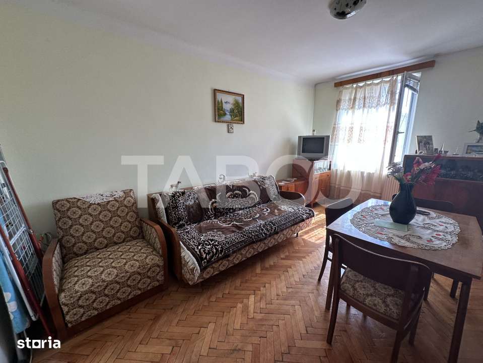 Apartament 2 camere 47 mpu decomandat 2 boxe la subsol garaj etaj 2 - Imagine principală: 2/12