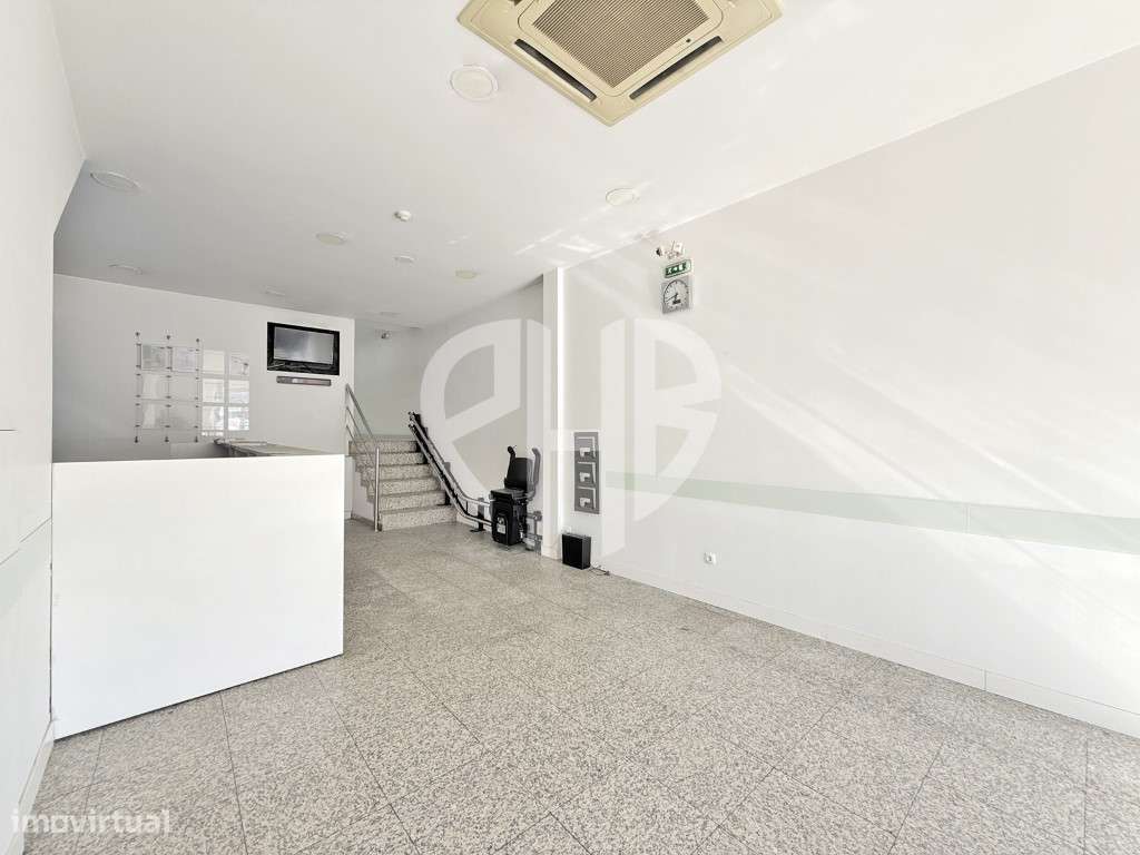 Edifício Comercial 2 Pisos // Rua do Padrão - Pedroso-7