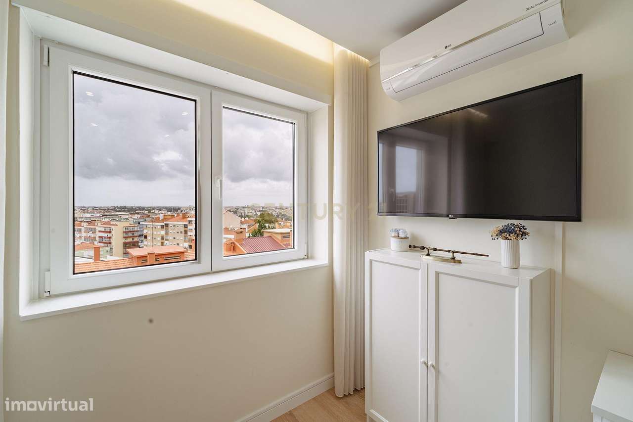 Apartamento T2 Remodelado na Torre da Marinha-15