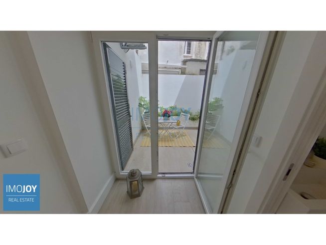 Apartamento T2 DUPLEX na Lapa, Recuperado, com Zona exterior-3