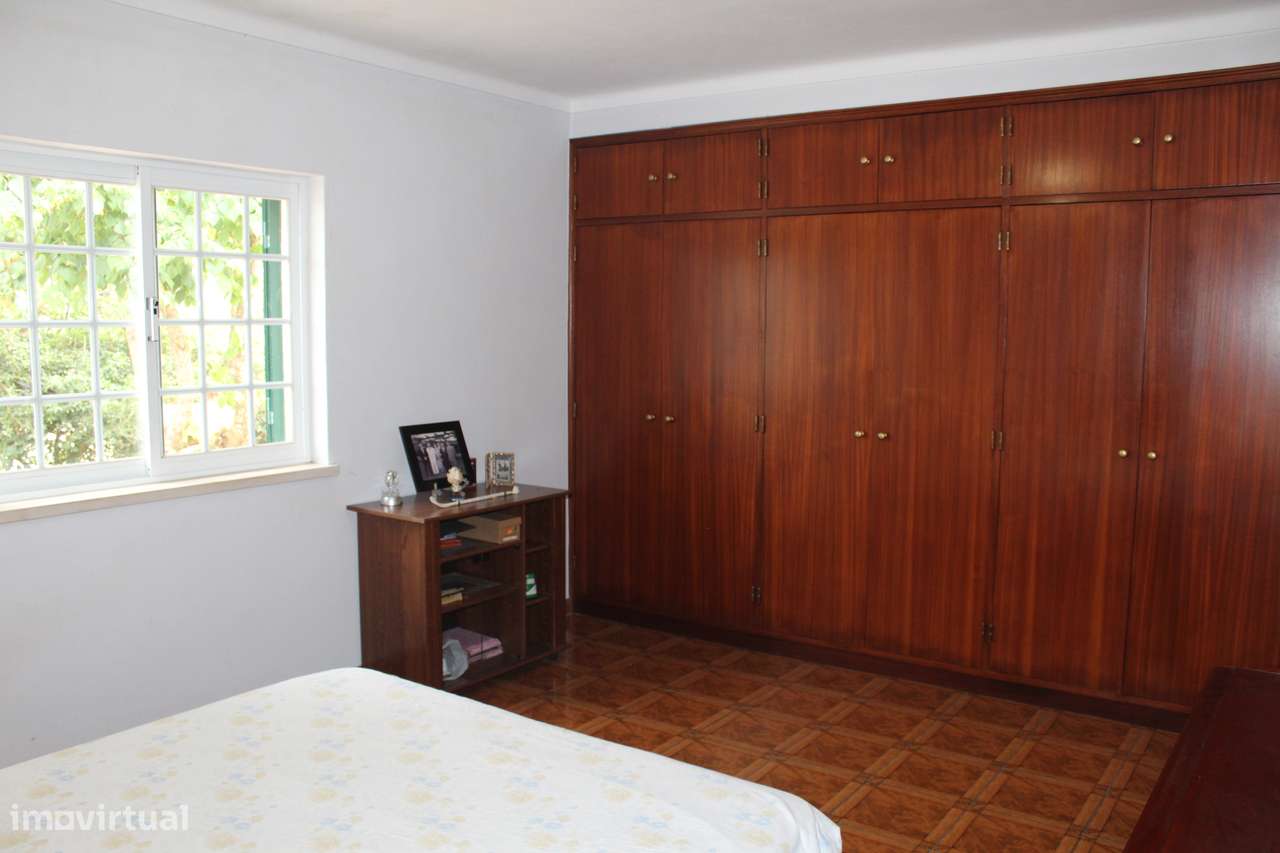 Moradia T2 +Anexos e garagem Lote 2500 m2-13