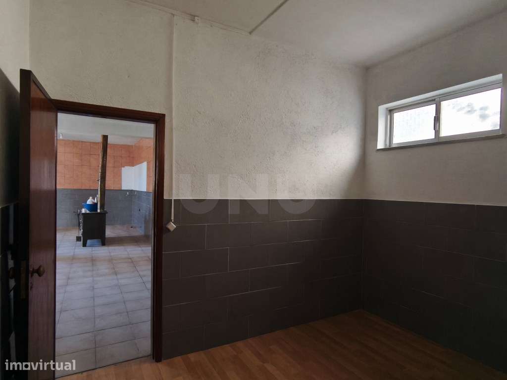 Moradia, em aldeia tranquila, em excelente estado de conservação, p...-28