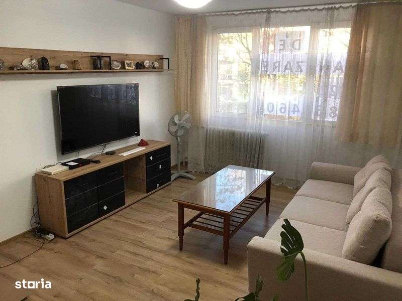 Proprietar vand apartament 3 camere decomandat etaj 2 din 4