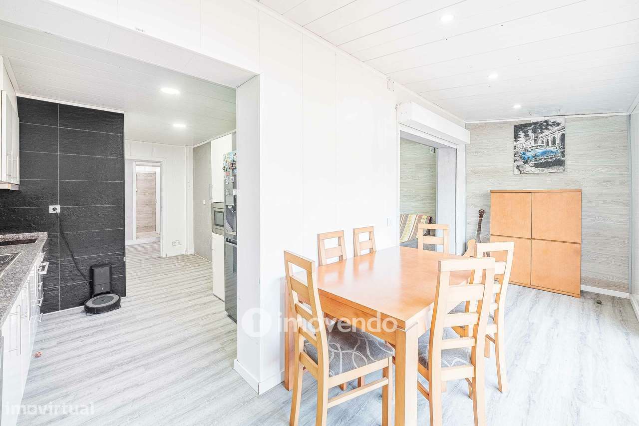 Apartamento T2, com logradouro grande, em Odivelas-14