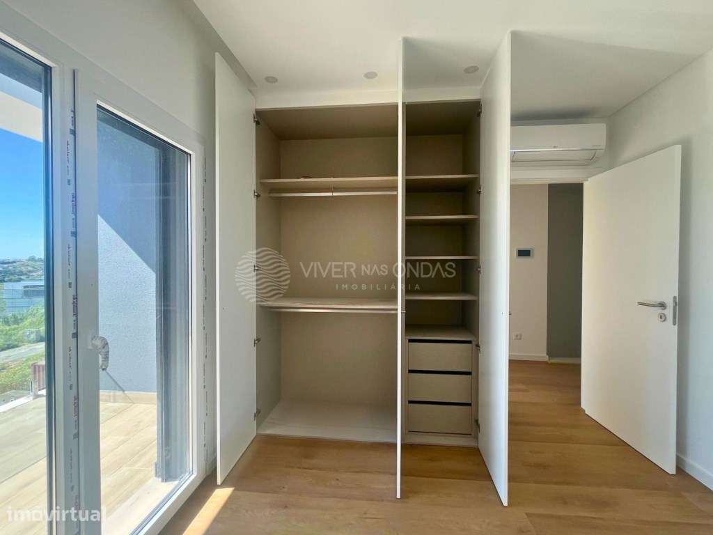 Moradia T4 de Luxo na Nova Urbanização da Caparica.-19