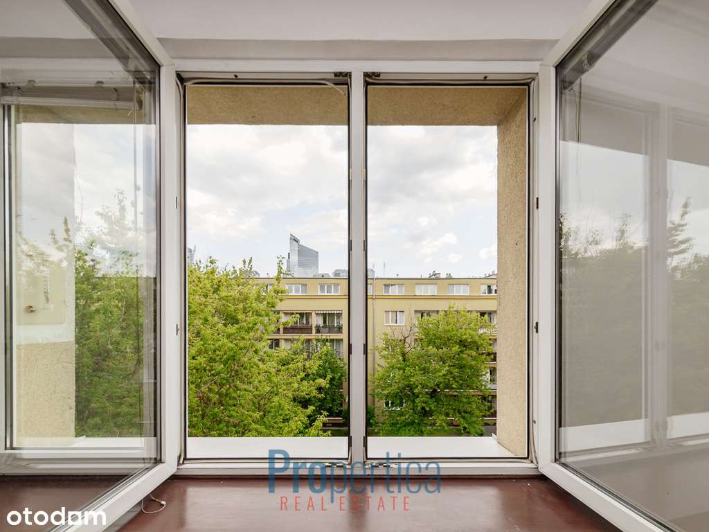 Ciche, słoneczne, metro Rondo Daszyńskiego. - Pełny obrazek: 5/13