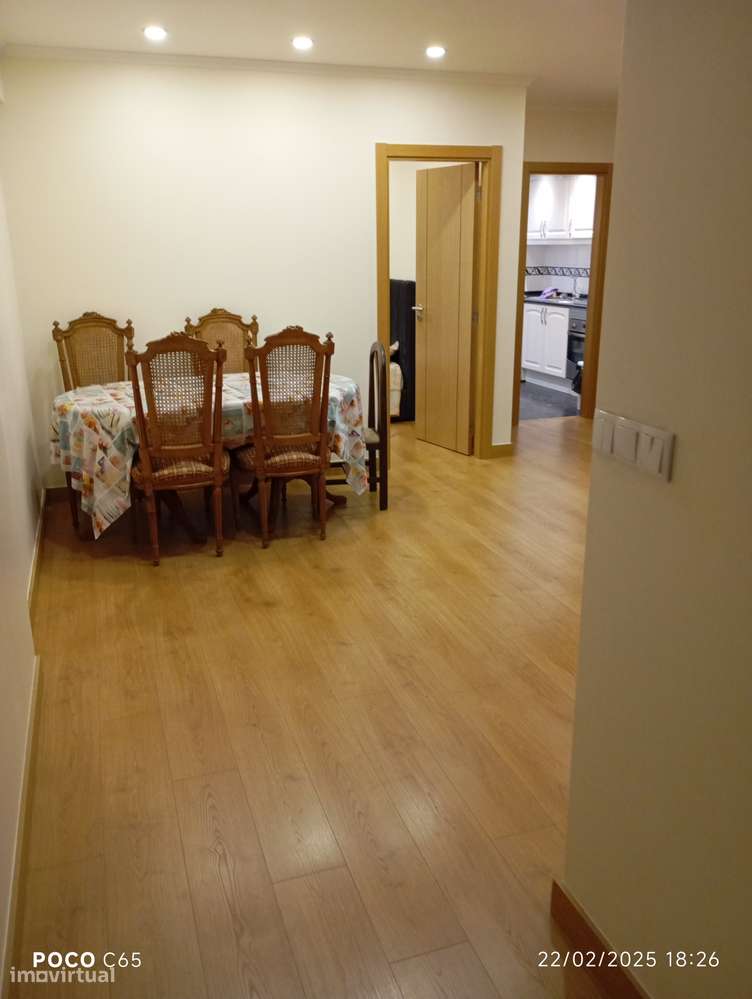 Quarto em apartamento bem localizado e equipado - Grande imagem: 4/7