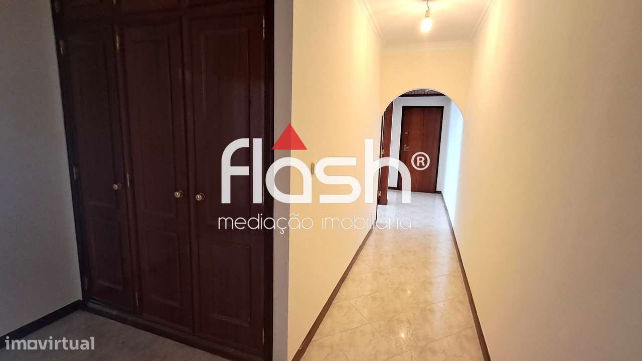 Apartamento T2 c/ parqueamento em Mem Martins-11