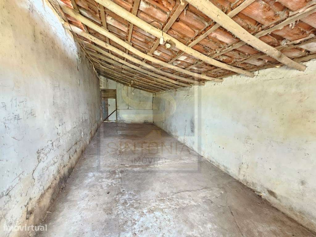 Moradia para Recuperar com Terreno de 1.600 m² na Ventosa, Cadaval-16
