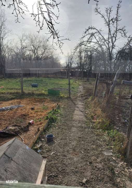 Casa de vanzare intr-o zona linistita, sus pe deal, cu priveliste supe - Imagine principală: 3/8